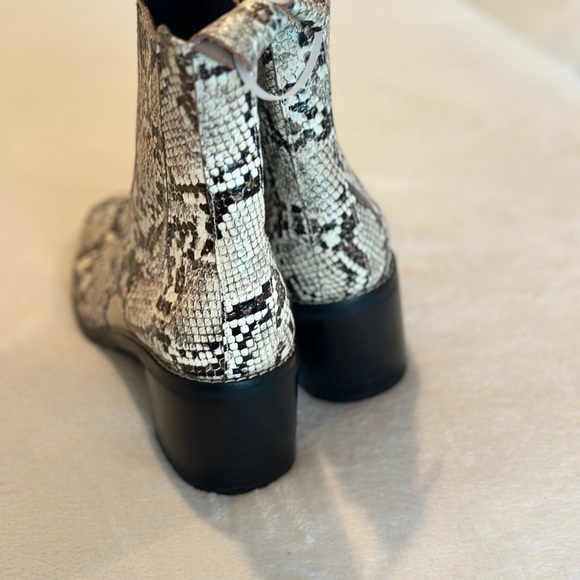 Nordstrom Nohazina-Lea Caramel Snake Print Heel Ankle Boots size 8 - Picture 3 of 6